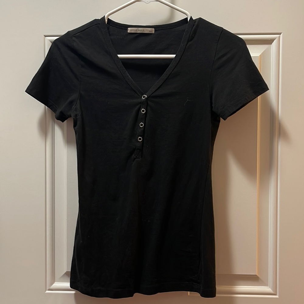 Active Basic Henley Short-Sleeve Shirt. Black. Size Small.
